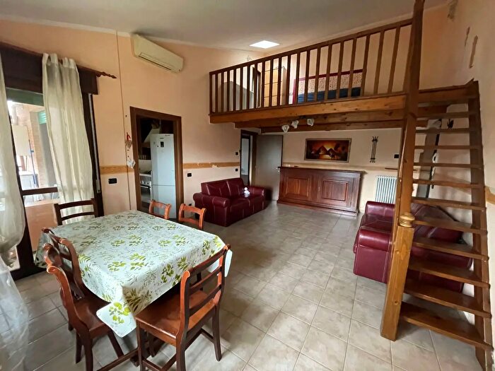 Appartamento con 5 locali in vendita in Sarzana