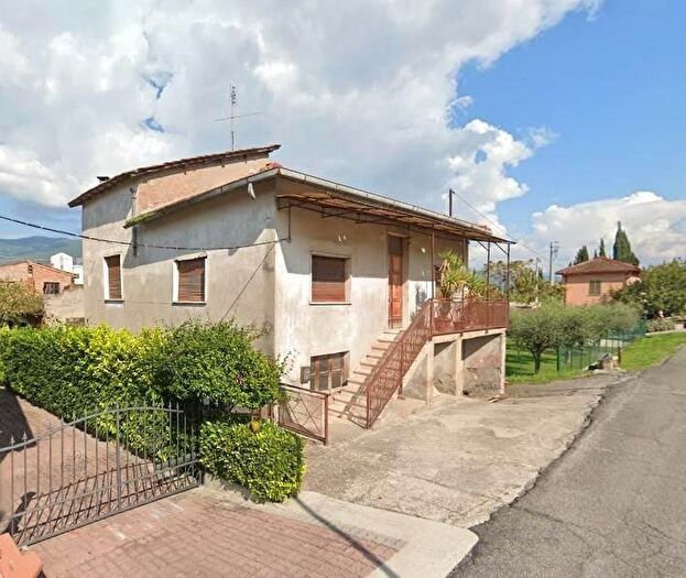 Casa con 7 locali in vendita in Terni