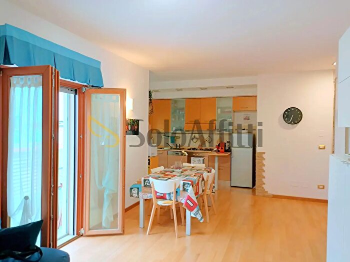 Appartamento trilocale in affitto in Falconara Marittima