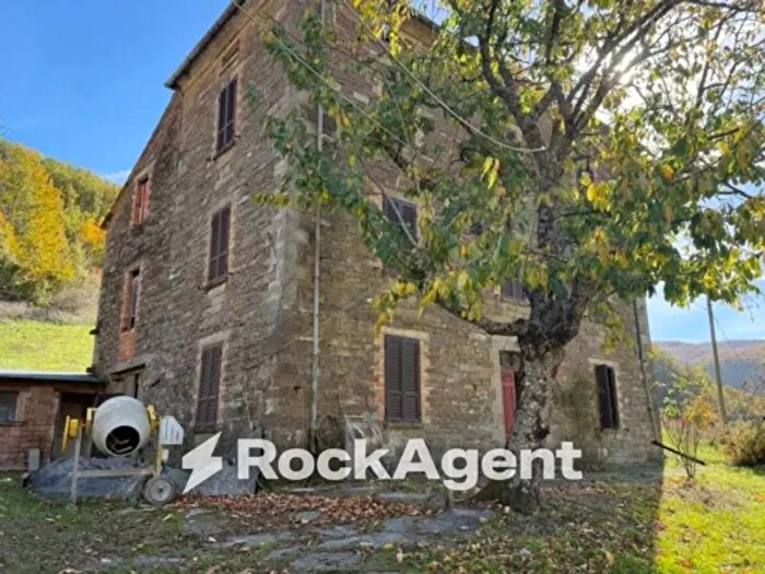 Casa con 6 locali in vendita in Bardi