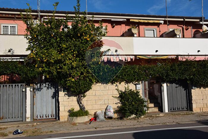 Casa bilocale in vendita in Via dei Gerani, Ardea