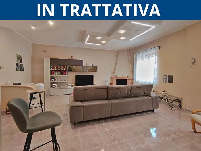 Appartamento con 5 locali in vendita in Via Michele Napoli, Solofra