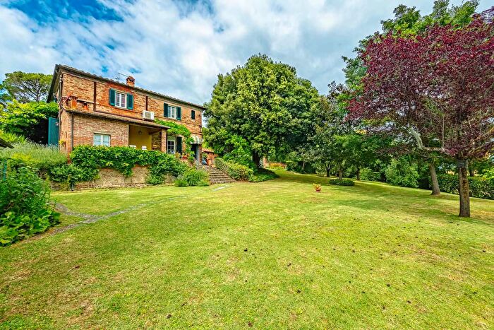 Casa con 15 locali in vendita in Foiano della Chiana, Foiano Della Chiana