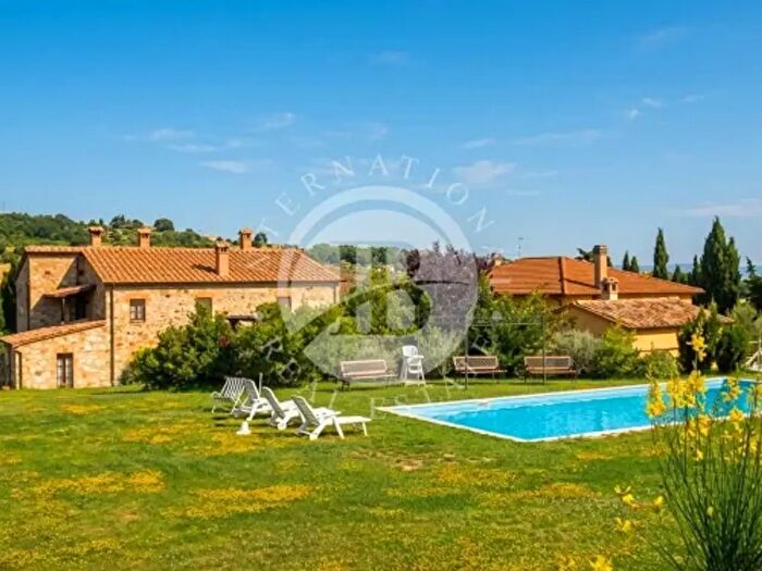 Casa con 6 locali in vendita in Sarteano