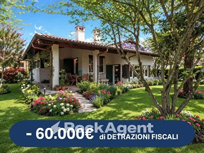 Casa con 6 locali in vendita in Via Tagliamento, Seriate