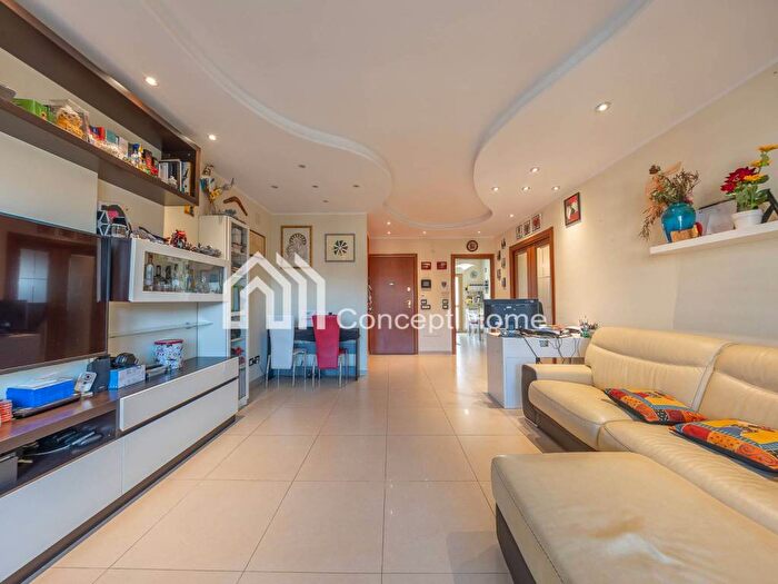 Appartamento trilocale in affitto in Viale Avignone, Torrino, Roma