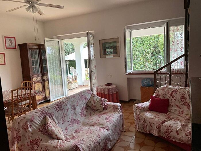 Casa quadrilocale in affitto in Via Viserba, Fregene, Fiumicino