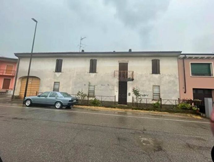 Appartamento con 5 locali in vendita in Via Giuseppe Garibaldi, Canneto SullOglio