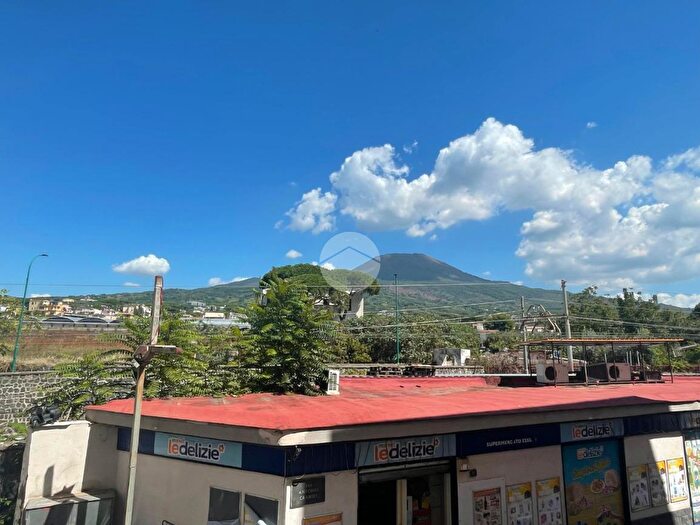 Appartamento quadrilocale in vendita in Via Cefalonia, Torre Del Greco