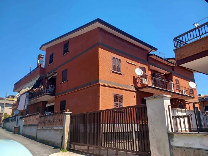 Appartamento bilocale in vendita in Via degli Acquedotti, Tivoli