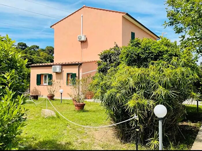 Casa con 6 locali in vendita in Portoferraio