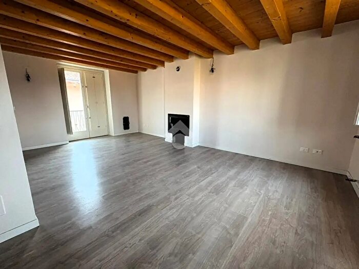 Appartamento trilocale in vendita in Via Umberto I, Calcio