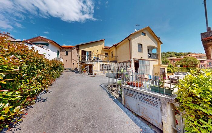 Appartamento con 7 locali in vendita in Borgata Fuenza, Garlenda