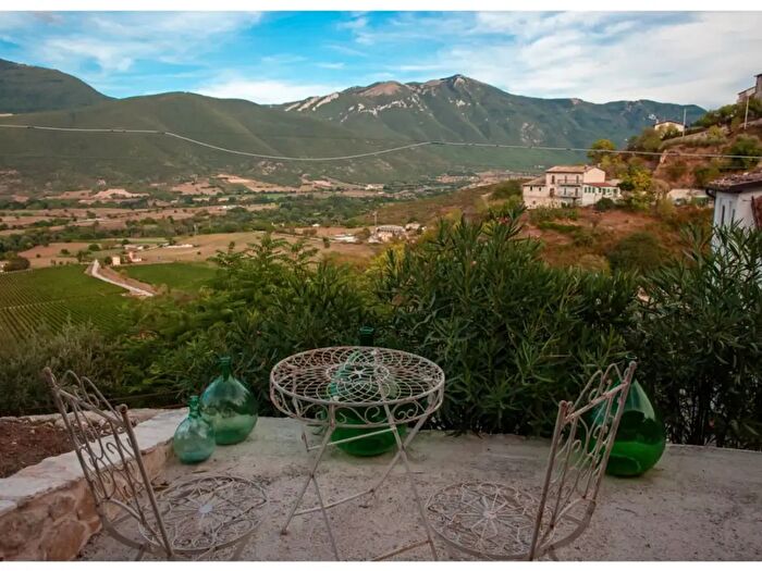 Casa quadrilocale in vendita in Via Coste Castelvecchio, Capestrano