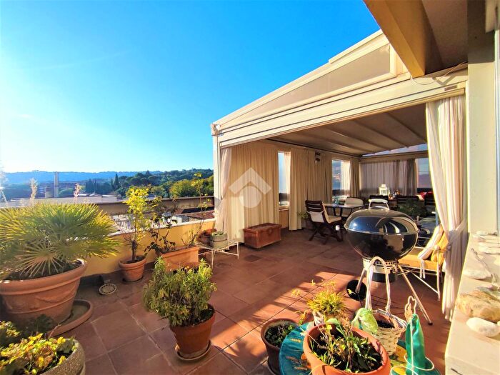 Appartamento con 5 locali in vendita in Via Manzoni, Perugia