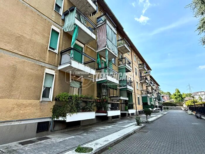 Appartamento trilocale in vendita in Viale Liguria, Cologno Monzese