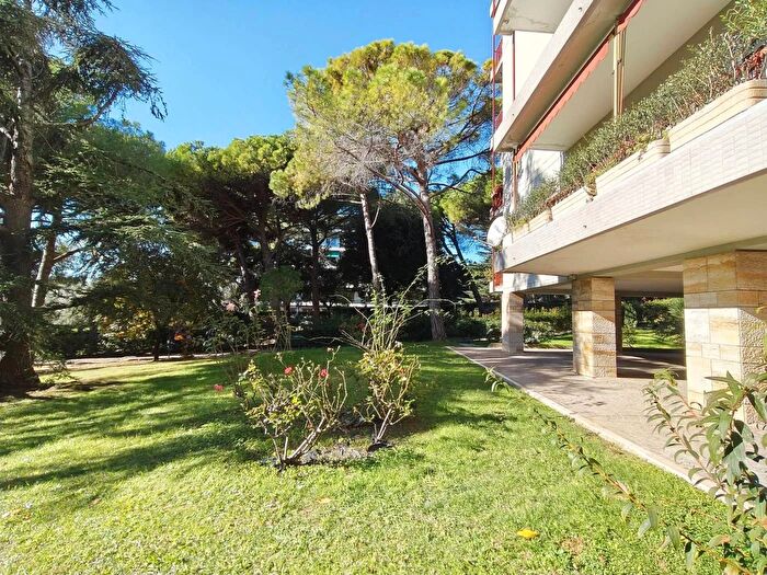 Appartamento con 6 locali in vendita in Zona Quarto Genova, Genova