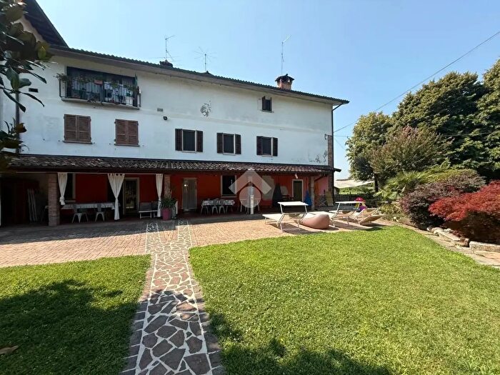 Casa con 9 locali in vendita in Cascina Luogo Nuovo, Calcio