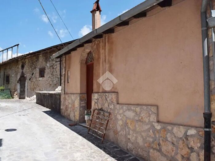 Casa trilocale in vendita in Via Sotto La Cona, Tagliacozzo