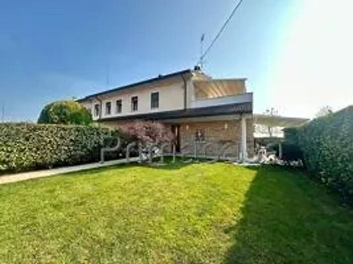 Casa con 14 locali in vendita in Corso della Vittoria, Legnago