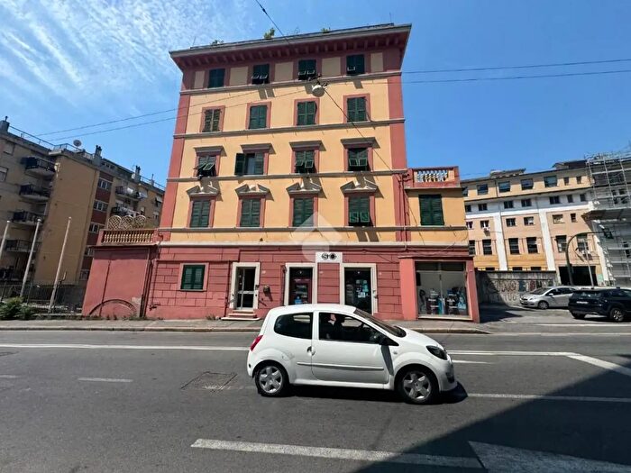 Appartamento con 5 locali in vendita in Via Pasquale Pastorino, Genova
