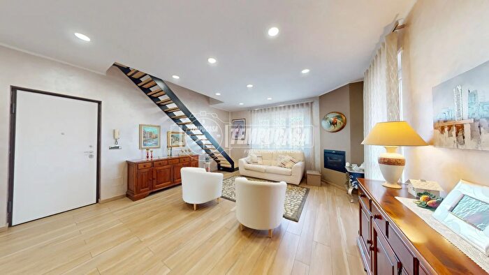 Appartamento trilocale in vendita in Via Santa Caterina, Volpiano