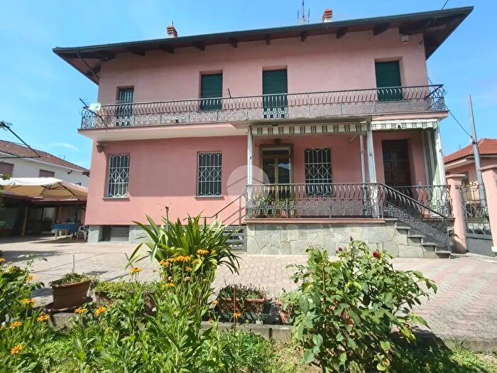Casa con 8 locali in vendita in Via Don Giovanni Bosco, Settimo Torinese