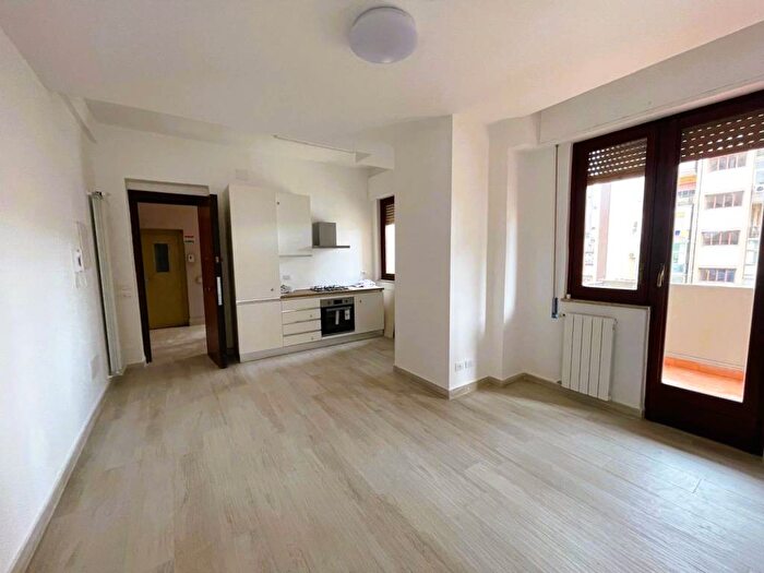 Appartamento trilocale in affitto in Via Vincenzo Terrasi, Strasburgo Belgio, Palermo