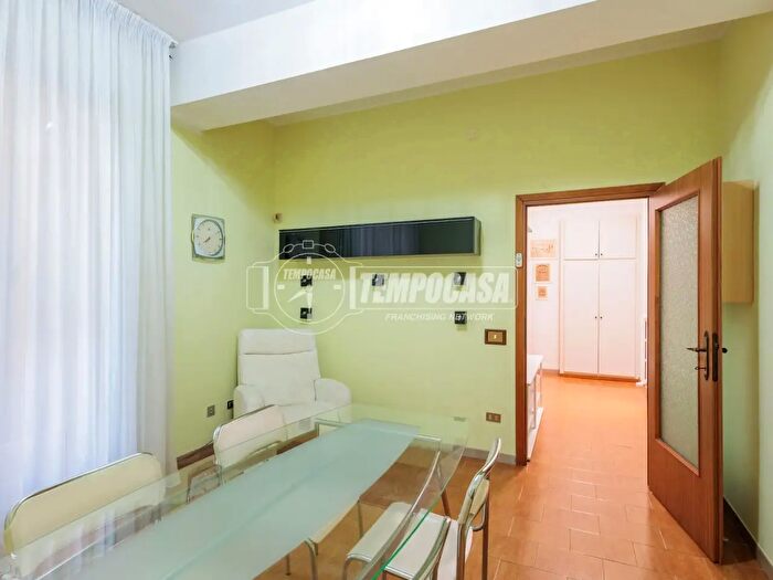 Appartamento trilocale in vendita in Via Giuseppe Cenni, Parma