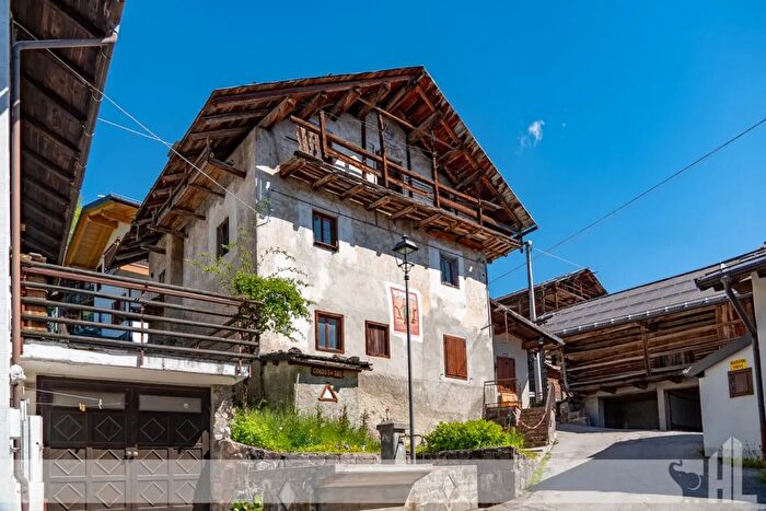 Casa con 10 locali in vendita in Falcade