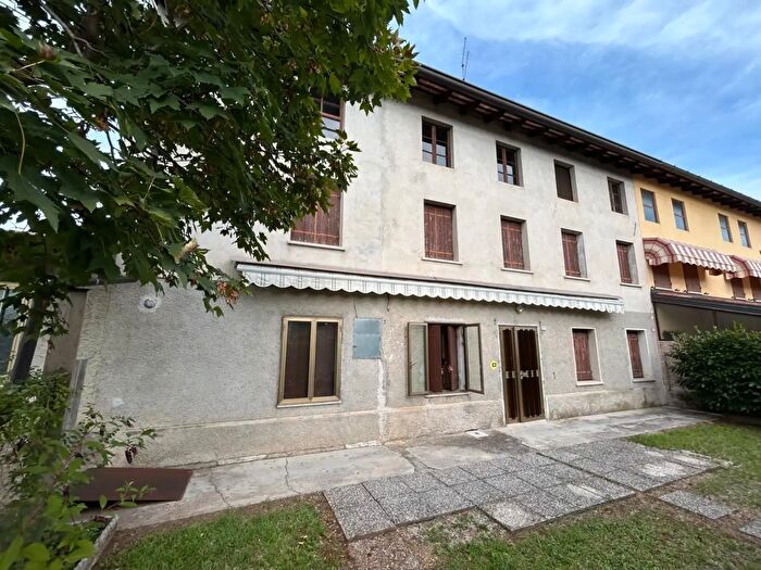 Casa con 10 locali in vendita in Via dell'Asilo, Talmassons