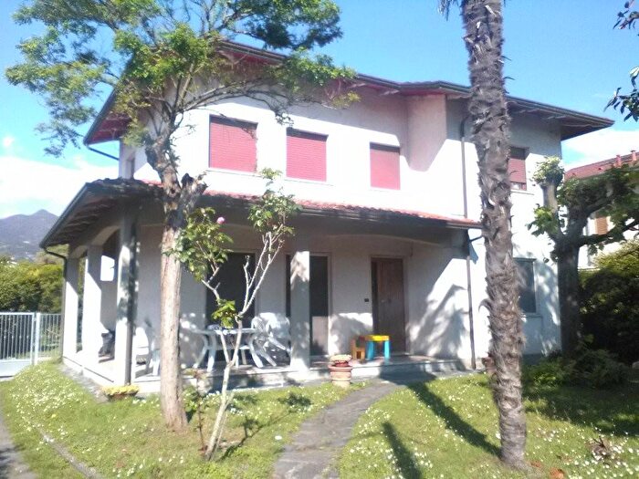Casa trilocale in affitto in Via Nespolo, Marina Verde Renella, Montignoso