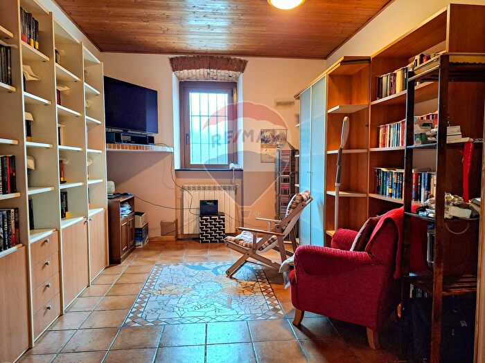 Appartamento bilocale in vendita in Via Case Nuove, Gavirate