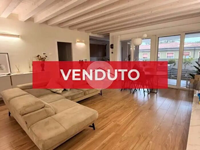Appartamento con 5 locali in vendita in Via Marcantonio della Torre, Verona