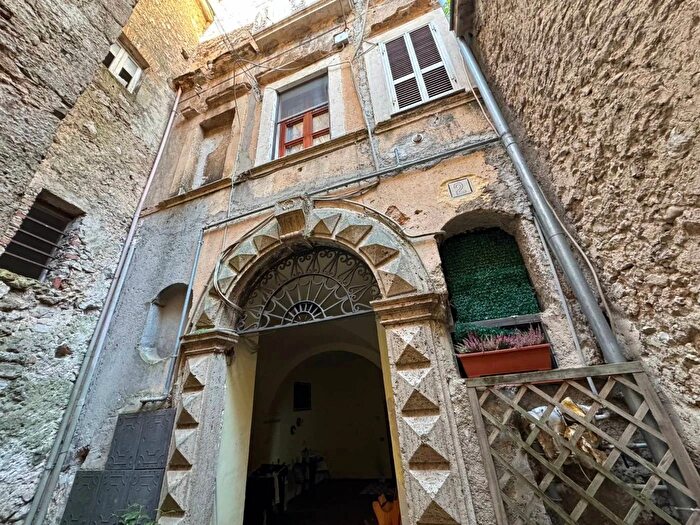 Appartamento trilocale in vendita in Via RomaColle San Magno, Colle San Magno