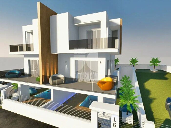 Casa quadrilocale in vendita in Via Sibaris, Crotone