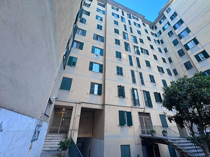 Appartamento trilocale in vendita in Via Gabriello Chiabrera, Roma