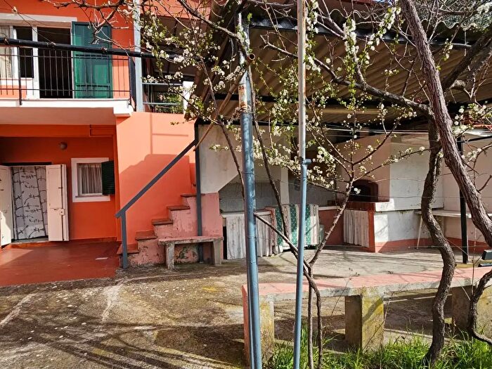 Casa con 9 locali in vendita in Via Maggio, Casarza Ligure