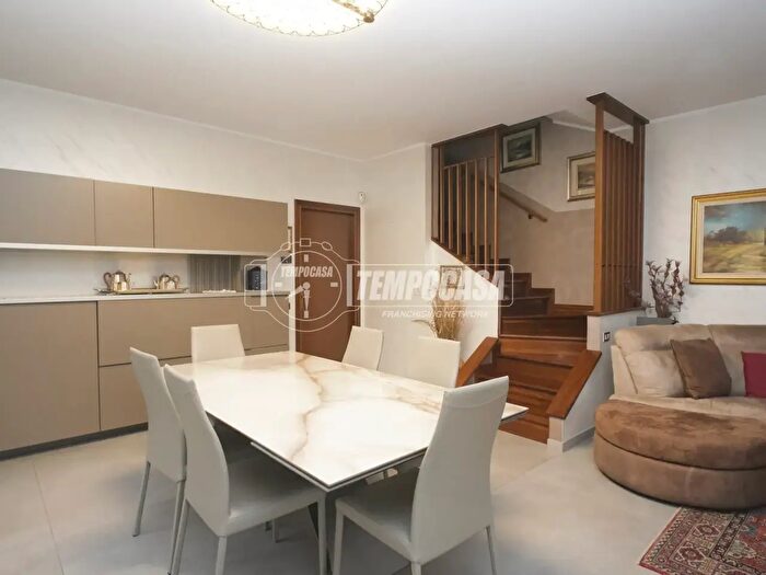 Casa quadrilocale in vendita in Via Antonio Meucci, Bollate