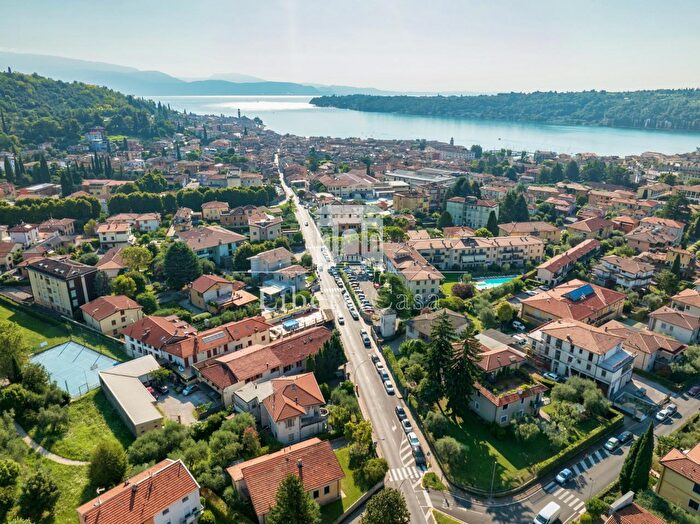 Appartamento trilocale in vendita in Viale Marco Enrico Bossi, Salo