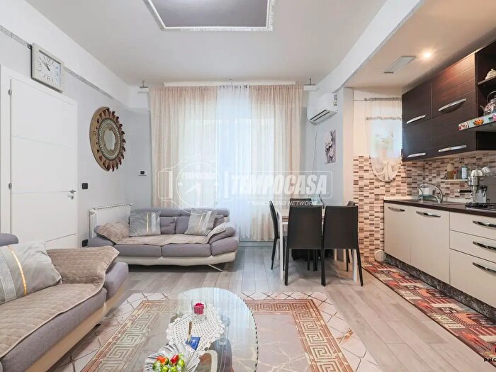 Appartamento trilocale in vendita in Via Tommaso Gulli, Ravenna