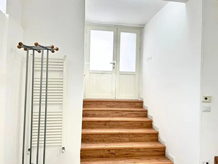 Appartamento monolocale in affitto in Via Croce Rossa, Napoli