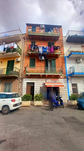 Appartamento quadrilocale in vendita in Via Conte Federico, Palermo