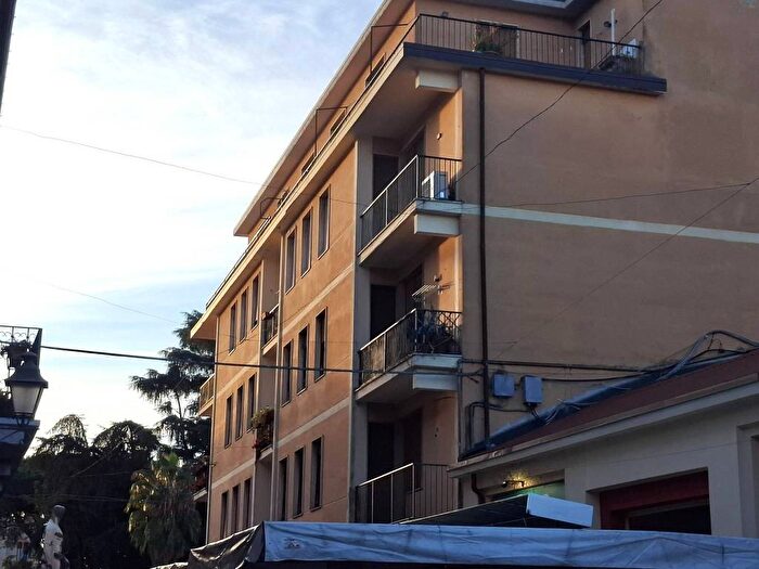 Appartamento con 5 locali in vendita in Via Ippolito Landinelli, Centro, Sarzana