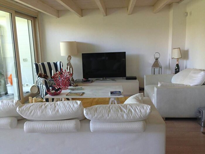 Appartamento trilocale in affitto in Via Antonio Canova, Mare, Cervia