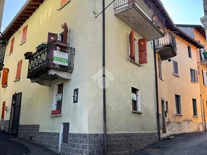 Appartamento quadrilocale in vendita in Via Pighini, Centro Valle Intelvi