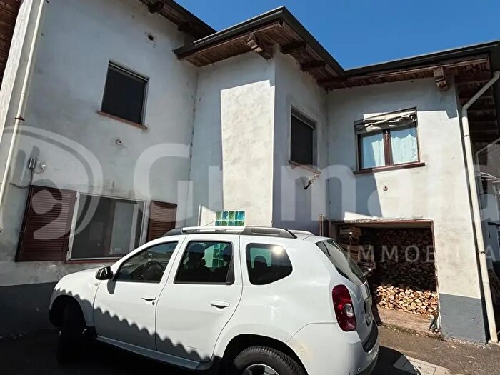 Casa trilocale in vendita in Via IV Novembre d, Parona