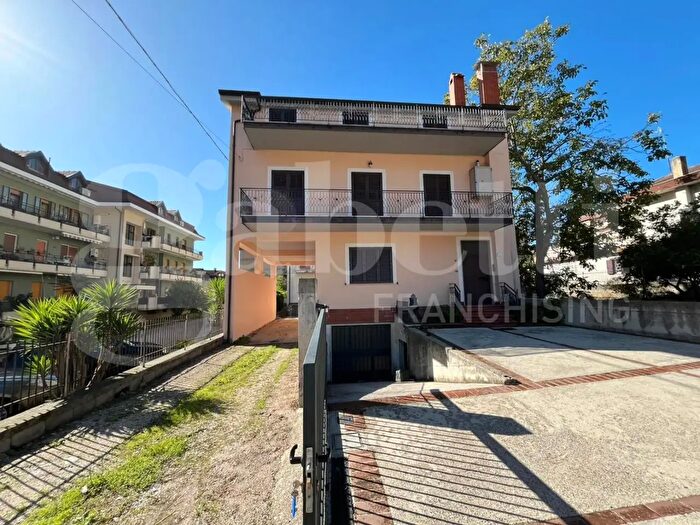 Casa con 8 locali in vendita in Via Matese, Piedimonte Matese