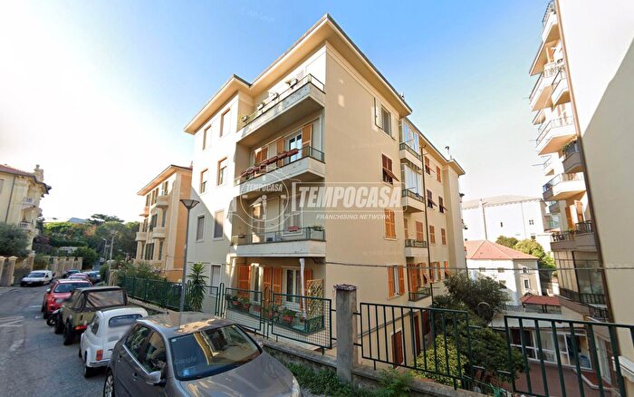 Appartamento quadrilocale in vendita in Via Beato Formica, Savona