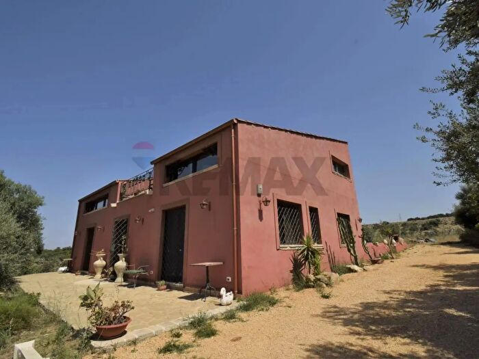 Casa con 7 locali in vendita in Contrada Cavarretto Snc, Menfi